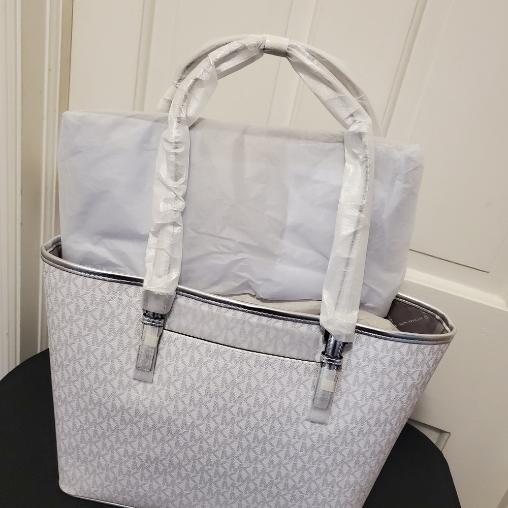NWT Michael Kors Jet Set Girls Medium Carry All Tote, Retail $368 - Picture 6 of 11
